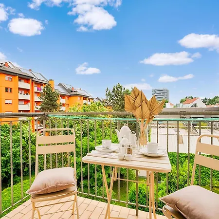 Modernes City-apartment In דירה